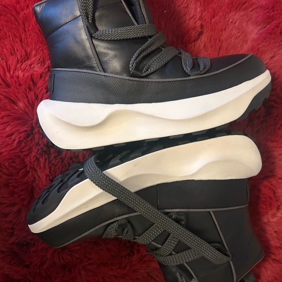 The North Face Black and Gray High-Top Sneakers - Picture 4 of 8